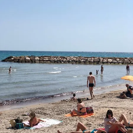 Rocher Bleu Pres Des Plages - Soleil Levant La Ciotat
